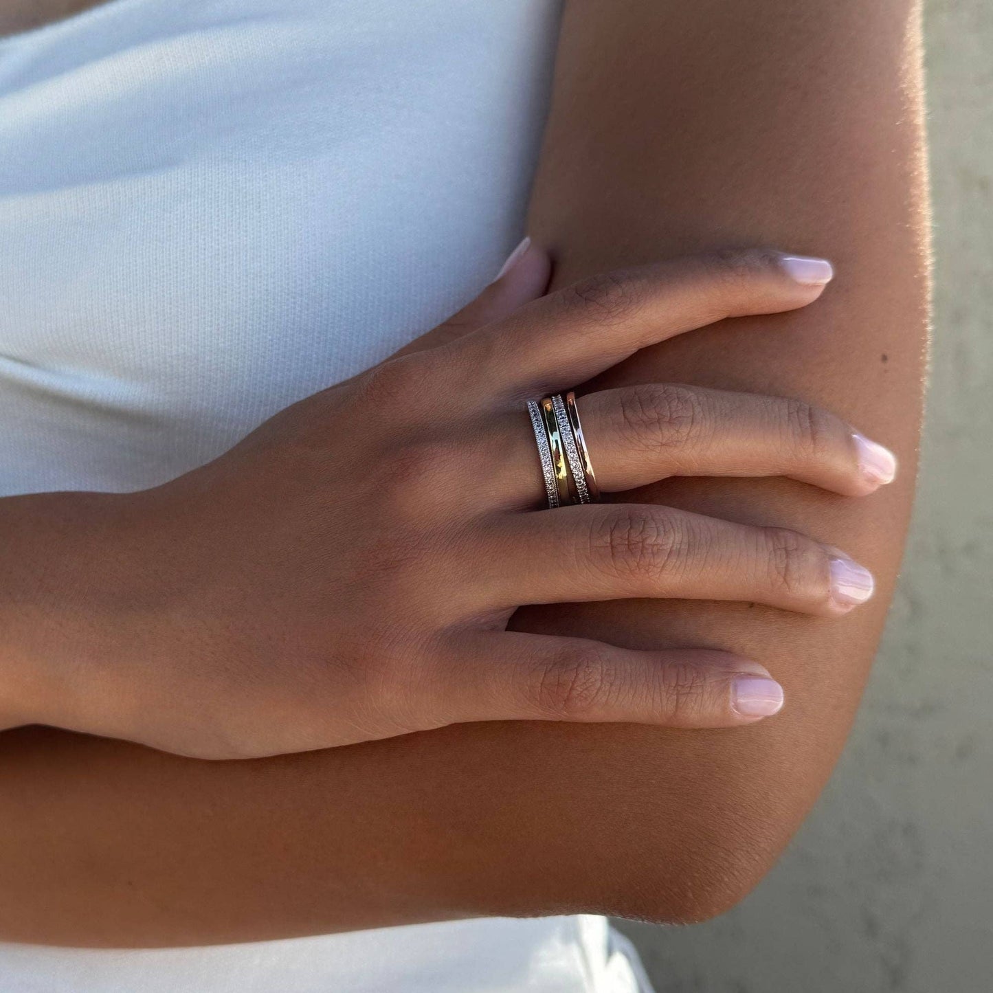 Stack of 4 mixed metal connected rings: 8