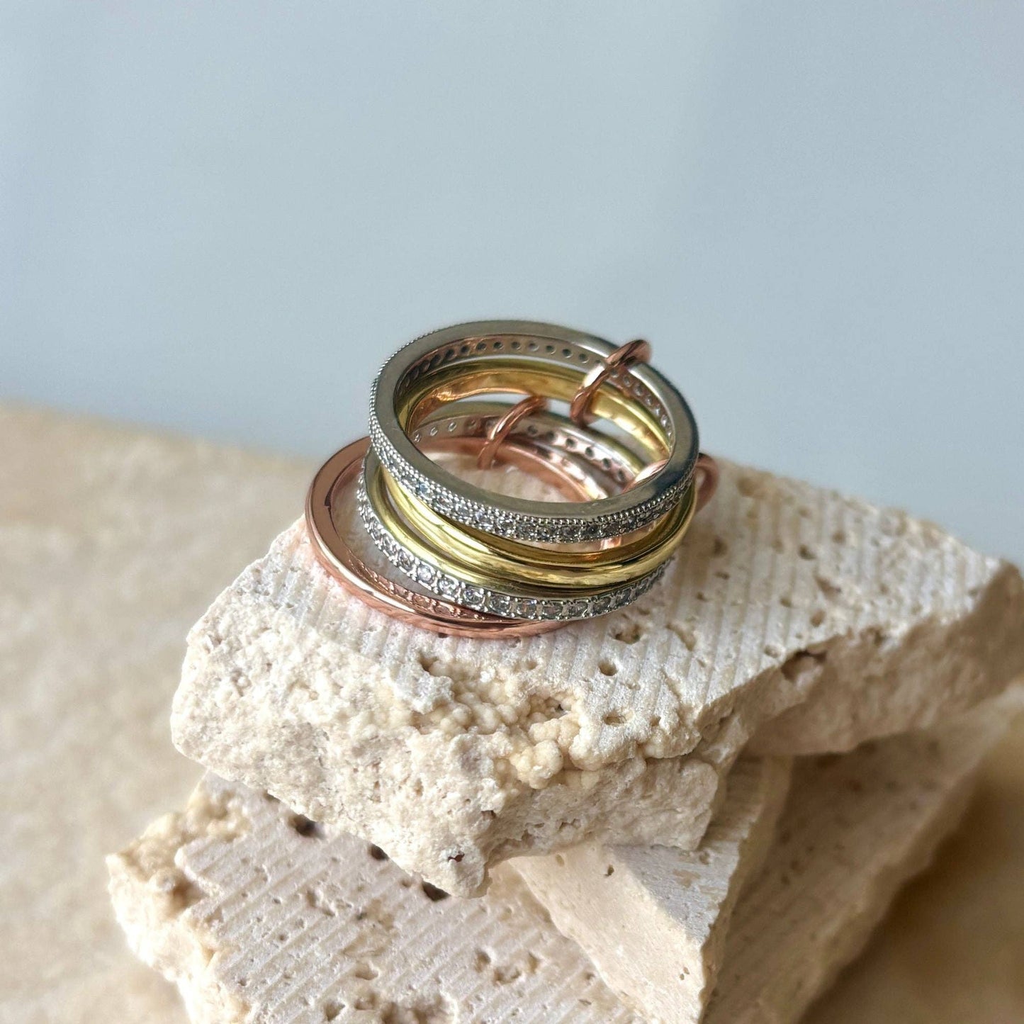 Stack of 4 mixed metal connected rings: 8